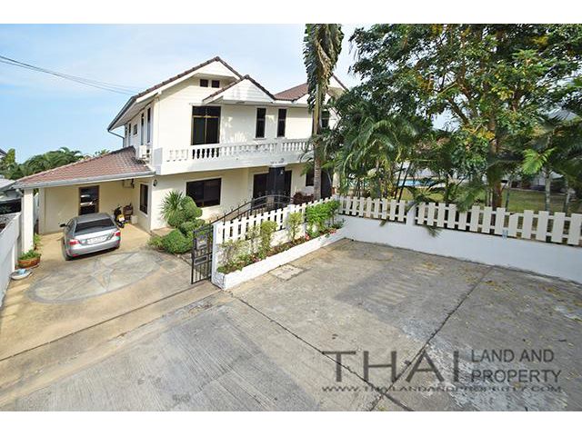 LARGE 4BED HOME WITH PRIVATE GARDEN AND POOL–HUA HIN-30000BMT