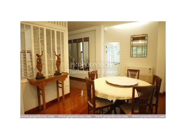 House for rent on Promphong area with 5 bedrooms