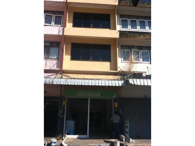 ขายอาคารพาณิชย์ 3 ชั้นครึ่ง หมู่บ้านปัญญา  ใกล้เทศบาลจันทนิมิต จันทบุรี