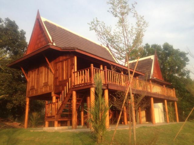 บ้านทรงไทยไม้สัก 1 หลังบ้านLoft style 1 หลัง ติดแม่น้ำแควน้อย 24 ม.