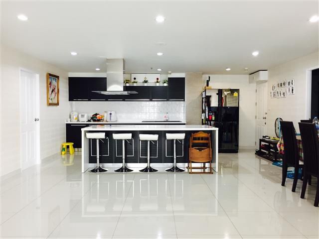 4 bedrooms condo for sale in onnuch at 10.5MB only
