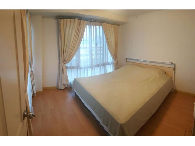 For sale condo chateau in town ratchada13 2.2mb 1bed, For rent 13,000b ready to move in.