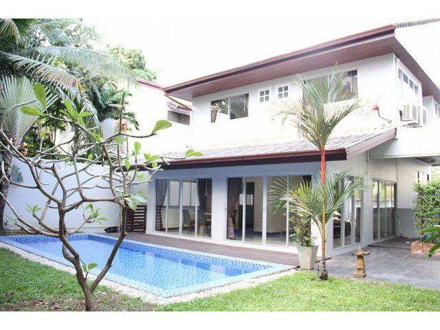 For Rent Ekamai 10 House with pool 4 Bedroom