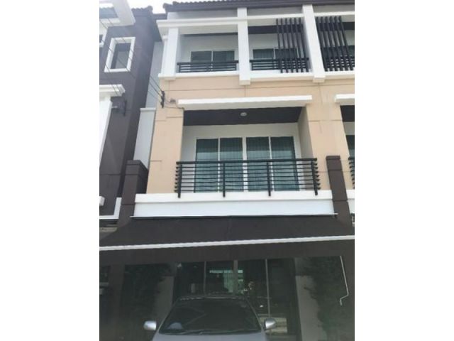 TH 1073 ให้เช่าทาวน์โฮมใหม่ 3 ชั้น บ้านกลางเมือง เกษตร-นวมินทร์ Baan Klang Muang เนื้อที่ 20 ตรว. 3 ห้องนอน เข้าออก ถนนร