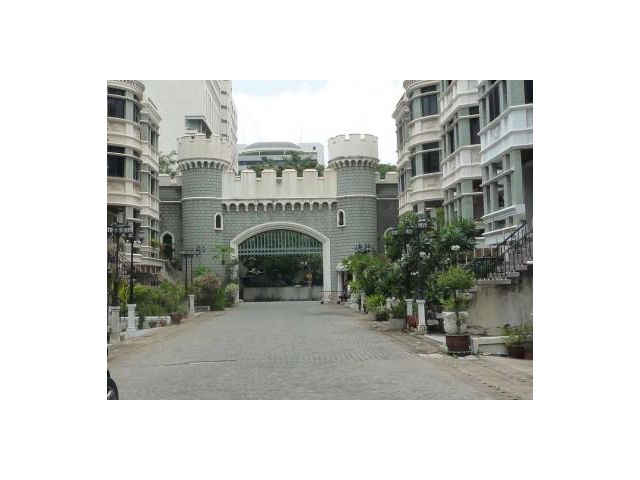 679 - RENT Townhouse 3 bedrooms in Asoke 380 Sq.M ONLY