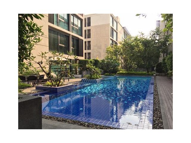 Sale cheap condo and very nice condo at Sukhumwit near to BTS please call 06-1919-8080