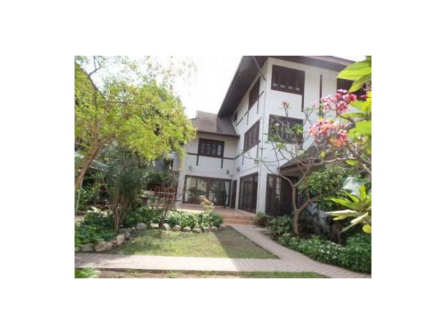 For Rent Single House PhromPhong Near Bts Phrom Phong 210SQ.Wah 6Bedroom