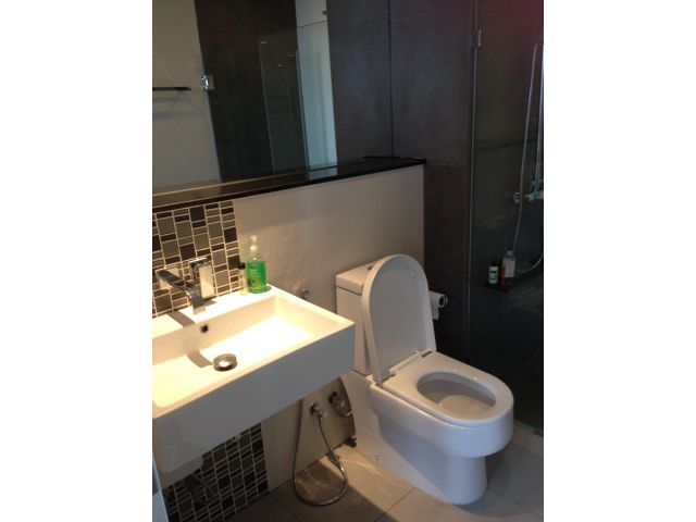 On BTS Wong Wian Yai Studio Apartment for Rent/Sale. Fully Furnished Located on Prime Area.