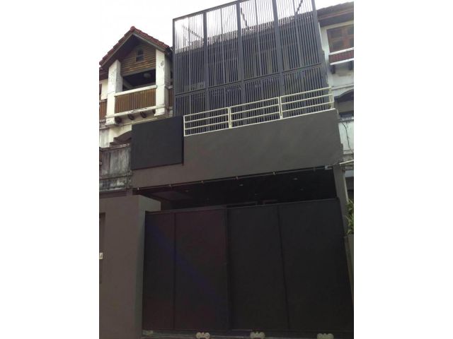 HOME OFFICE SALE-15.5MB in Huaikwang area 3.4km from MRT Phra Ram 9 3storeys ref-dha180882