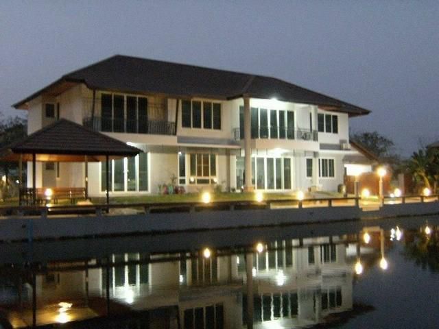 ขายขาดทุน การ์เด้นลากูน่า บ้านสวยริมน้ำ 11 ล้านบาท พื้นที่ 200 ตารางวา พื้นที่ใช้สอยรวมกว่า 700 ตรม