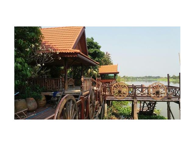 ขายที่ดินติดแม่น้ำพร้อมบ้านทรงไทย บางไทร