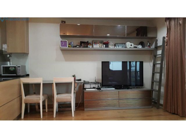 For rent 2 Bed rooms at Sathorn Garden 84 Sqm. 10th floor Balcony facing east side.