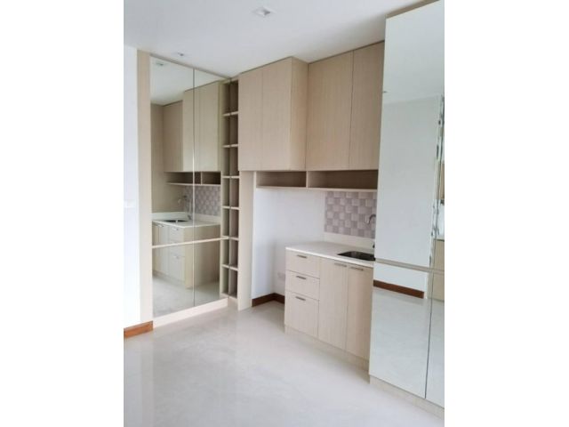 Condo for Rent :Beaumont Mansion Ready to move in, near MRT Sutisan