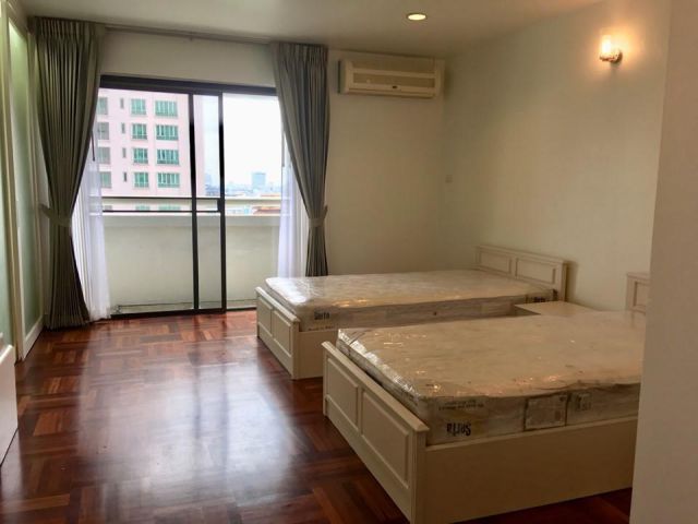 For rent and sale : BAAN SUANPETCH (FULLY FURNISHED)