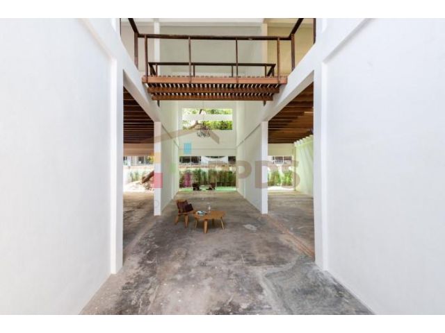 Rent/Sale Minimal Style house at Ratchadamnoen-Nok – Pranakorn area suitable for business Hostel Gallery or coffee shop