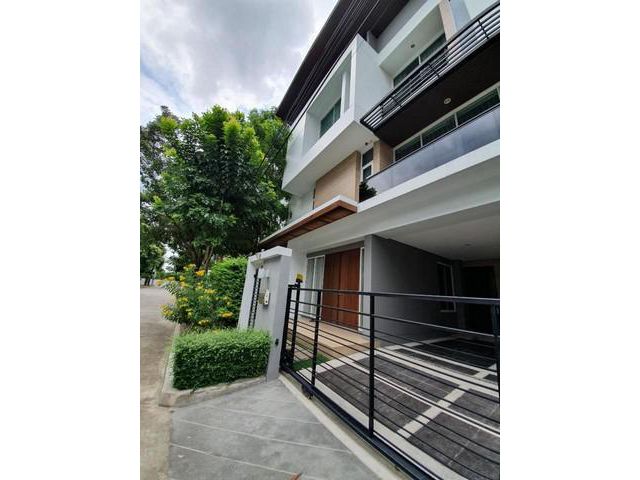 H05ให้เช่าบ้านเดี่ยวหมู่บ้าน Nivana Beyond lite modern 3 ชั้น 3 ห้องนอน 4 ห้องน้ำ280 ตรม 3 คัน