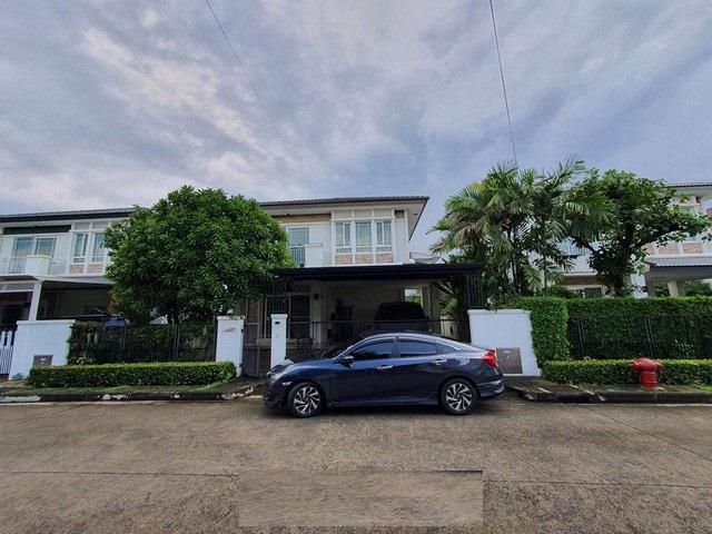 H10บ้านเดี่ยวแลนด์แอนด์เฮ้าส์ หมู่บ้านมัณฑนา พระราม 9 ใกล้ เดอะมอลล์บางกะปิ 3 ห้องนอน 3 ห้องน้ำ ที่จอดรถ 2 คัน33,000ต่อเ