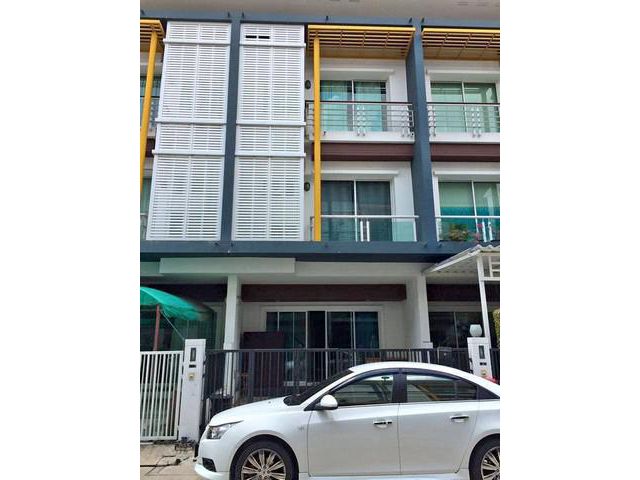 T21ให้เช่าทาวโฮมหมู่บ้านชวนชื่นโมดัส  3ชั้น  3 ห้องนอน 3 ห้องน้ำ แจ้งวัฒนะ 41 ราคา  22000ต่อเดือน