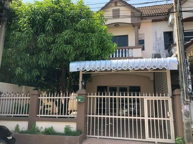 SbT02ให้เช่าทาวน์เฮาส์2ชั้น  หมู่บ้านศรีชนก ใกล้วัดศรีประวัติ  3นอน  2น้ำ หลังมุม บางกรวย 11000บาทต่อเดือน