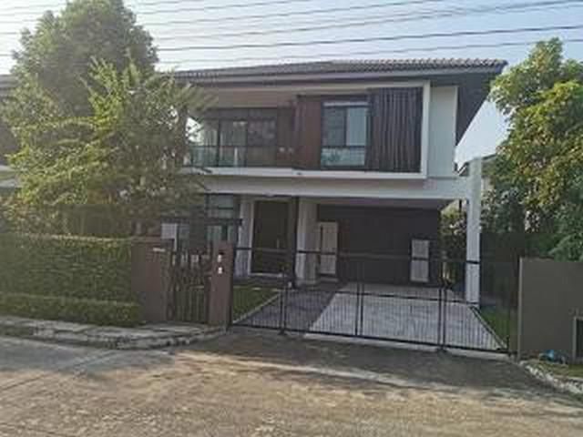 SBH03ให้เช่าบ้านเดี่ยว  หมู่บ้าน มัณฑนา อ่อนนุช วงแหวน 3  มี 2ชั้น 3นอน 3น้ำ ราคาเช่า 40000 บาท