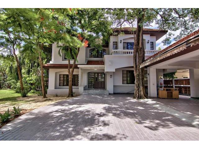 H33บ้านให้เช่าบ้านเดียว ลดาวัลย์ศรีนครินทร์ เนื้อที่ 1 ไร่ พื้นที่ 500 ตรม5 ห้องนอน 5 ห้องน้ำ 65,000 ต่อเดือน