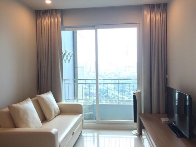 ให้เช่าคอนโด  Circle Condominium  ชั้น 22 ใกล้ MRT เพชรบุรี Fully Furnished