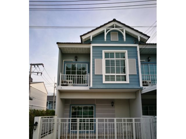 รหัสทรัพย์  7501 ทาวน์เฮาส์ โมดิวิลล่า ทำเลรังสิต  ใกล้รถไฟฟ้าสายสีแดง