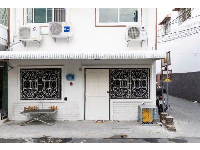 PF04 ให้เช่าบ้าน 2 ชั้น ซอยสุขุมวิท 49 ย่านสุขุมวิท พร้อมเฟอร์นิเจอร์ ใกล้ BTS พร้อมพงษ์ เขตวัฒนา เดินทางสะดวก  ราคาเช่า