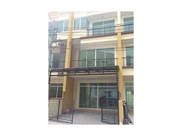 ทาวน์โฮม 3 ชั้น ปรัชญา อิน ทาวน์ ลาดพร้าว 101