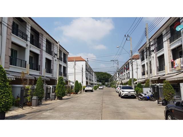 ขาย บ้านกลาง เมือง s sense ทำเลดีมาก ใกล้รถไฟฟ้า