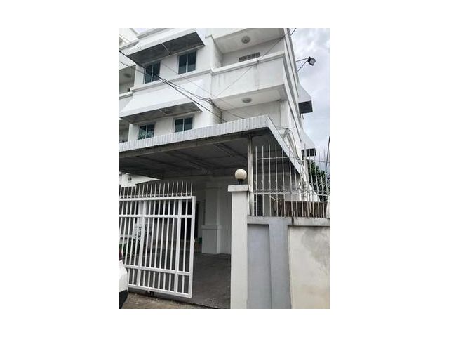 ทาวน์โฮม 3 ชั้น ถ.ประชาราษฏ์บำเพ็ญ