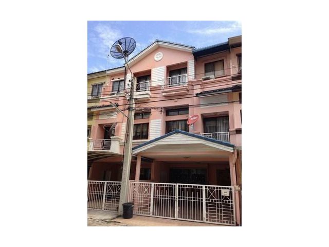 ทาวน์โฮม 3 ชั้น บ้านกลางเมือง ลาดพร้าว 71