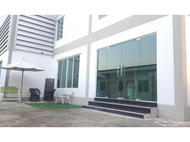 ขายและให้เช่าโกดังพร้อมอาคาร คุ้มมเกล้า ลาดกระบัง