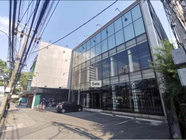 ขายอาคารสำนักงาน 3ชั้นครึ่ง ถนนเพชรบุรีตัดใหม่