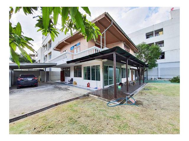 ขายบ้านทาวน์โฮม(หลังหัวมุม) - 34ตารางวา พื้นที่ใช้สอย 86ตารางเมตร - ถนนสุขาภิบาล5