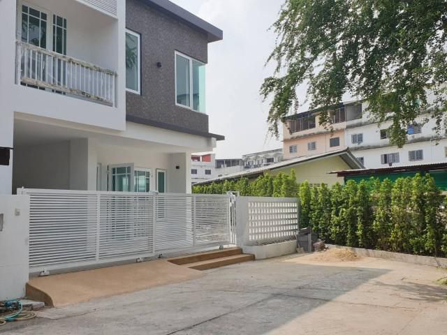 ขาย 6.8 ล้าน (รวมค่าโอนแล้ว) บ้านสวย บ้านเดี่ยว 2 ชั้น 83.5 ตารางวา ถนนคู้บอน 27 แยก 29 (ซอย 7)