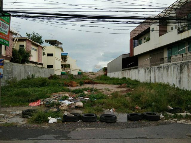 ขายที่ดินถมแล้วติดถนน ในซอยประชาอุทิศ 75 กลางซอย ตรงข้าม บ. RCK