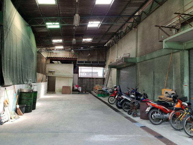 PPH208B208 ขายอาคารพาณิชย์ 4ชั้น + ชั้นลอยพร้อมโกดัง