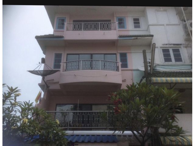 PPH209TH209 ขายทาวน์โฮม นนทารมย์ 4 ชั้น ใกล้สำนักงานเขตตลิ่งชันเพียง 100 เมตร