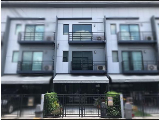 ขายทาวน์โฮม 3 ชั้น ม.กลางเมือง พระราม9-อ่อนนุช อยู่เลียบคู่ขนานมอร์เตอร์เวย์ ใกล้ สน.ประเวศ