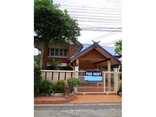 รหัสทรัพย์  8174 บ้าน สัมมากรรามคำแหง 110  ตกแต่งครบ พร้อมเครื่องใช้้ไฟฟ้า