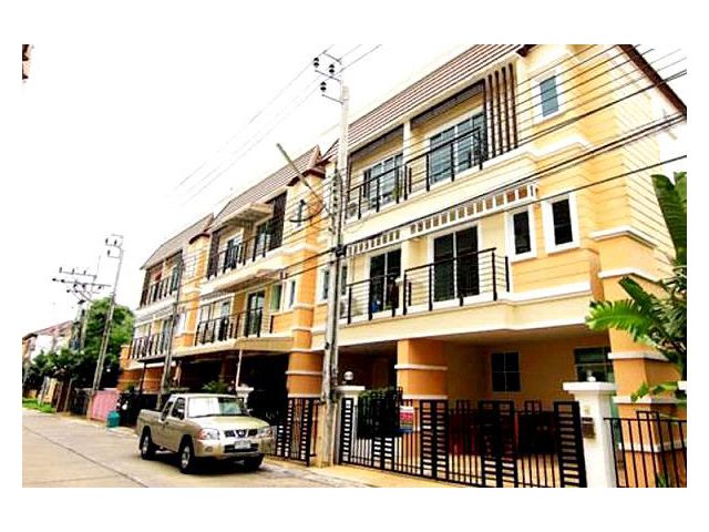 ขายทาวน์โฮม THE TOWN พระราม 5 ตกแต่งเสร็จพร้อมอยู่ 3 ชั้น 22.2 ตร.ว  ใช้สอย 180 ตร.ม 4 ห้องนอน 4 ห้องน้ำ 1 ห้องพระ แอร์ท