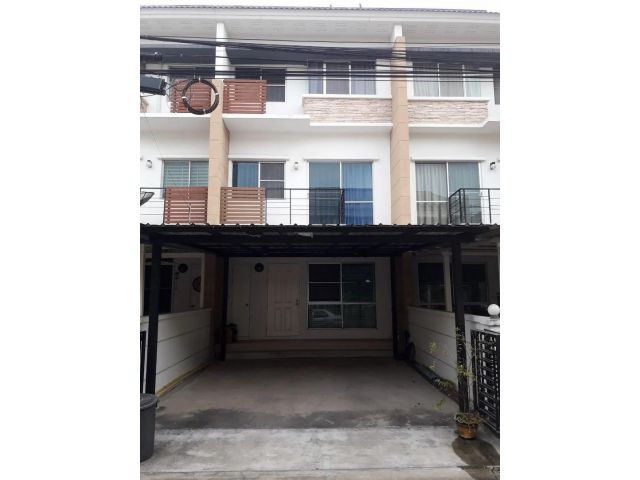 ขายทาวน์โฮม 3 ชั้น 3 ห้องนอน 3 ห้องน้ำ 25.7 ตรว