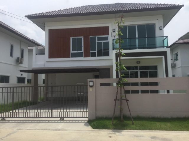 ขายด่วน บ้านเดี่ยวพื้นที่ขนาดใหญ่ ตกแต่งเสร็จพร้อมอยู่ วิลล่า โนวา เทพารักษ์