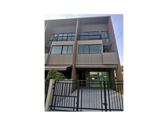 ทาวน์โฮม 3 ชั้น บ้านกลางเมือง ลาดพร้าว-เสรีไทย
