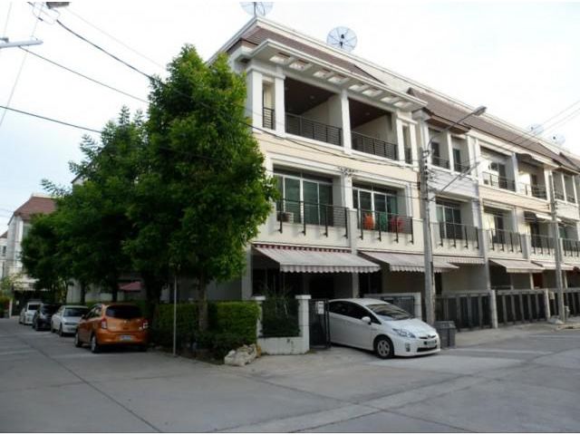 รหัสทรัพย์  8324 บ้าน บ้านกลางเมือง สาทร-ตากสิน1   ใกล้BTS วุฒากาศ