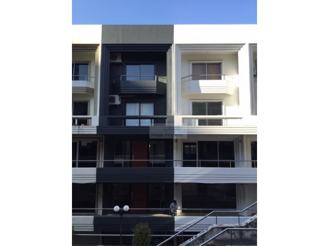 ให้เช่า ออฟฟิศ ในโครงการ ปาร์ค อเวนิว ติดถนนเอกมัย