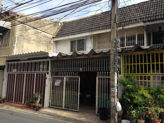 ขายทาวเฮาส์ 15 ตร.ว. ซอยโพธิ์ปั้นใกล้แยกพระราม9