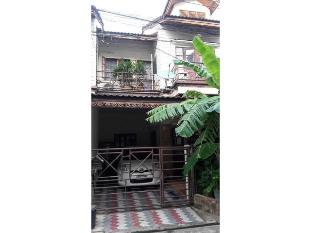 รหัสทรัพย์  8407 ทาวน์เฮ้าส์ เอื้อประชา ถนนนวลจันทร์ ซอย 56 แยก 7  ใกล้  ร.พ.พญาไท นวมินทร์