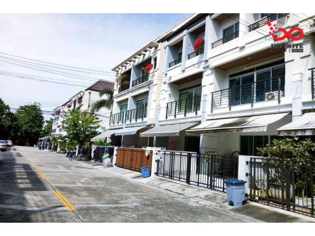 ขายทาวน์โฮมหมู่บ้านกลางเมือง ลาดพร้าว 71 ซอยนาคนิวาส 10